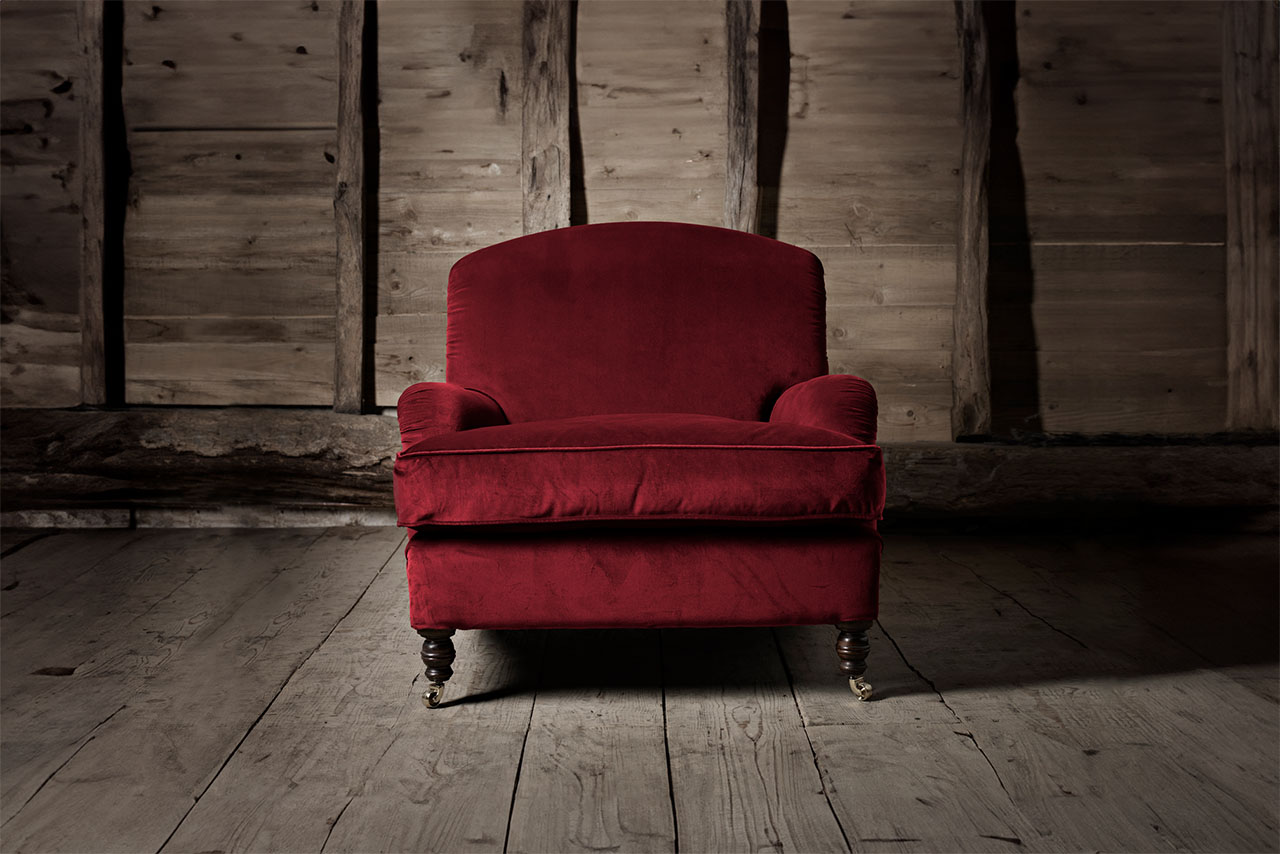 Silla John Bentley de terciopelo rojo rubí