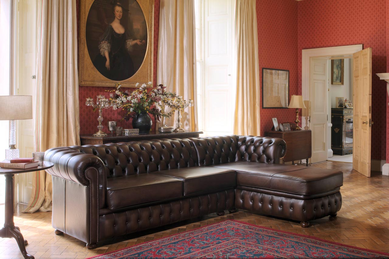 Farringdon classic buttoned corner chesterfield sofa with heritage charm