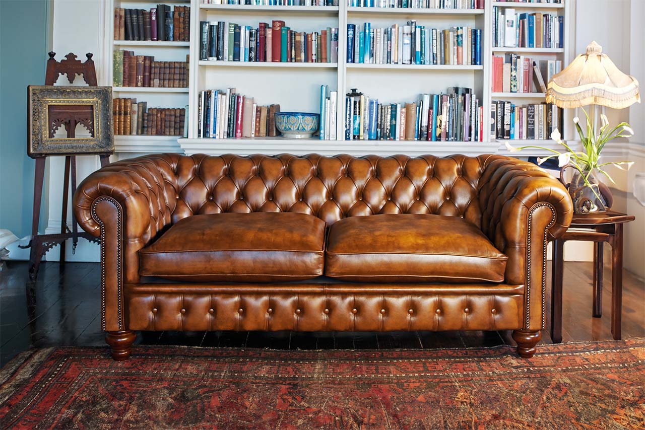 Classic Cromwell Chesterfield Sofa in Braun