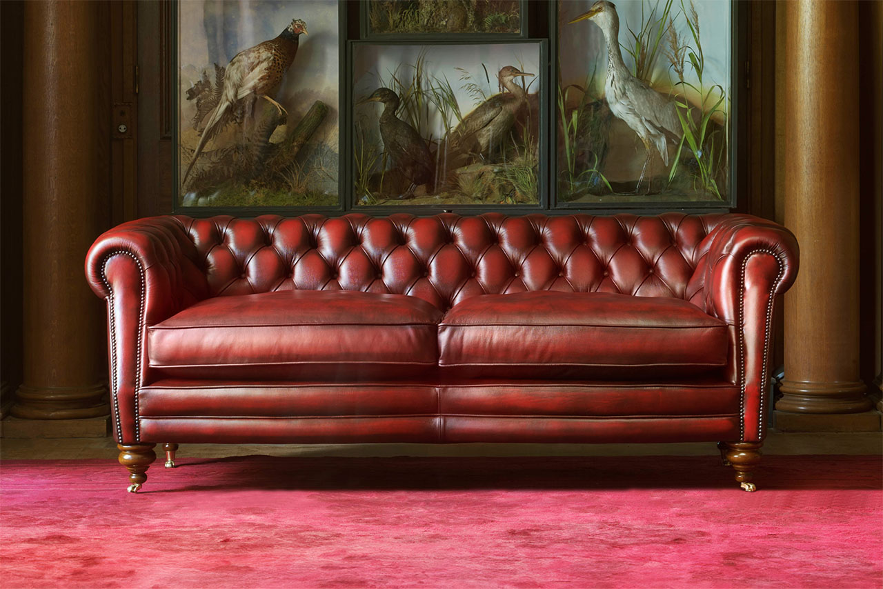 Sofá Chesterfield de 3 plazas Sebastian Classic de cuero rojo envejecido