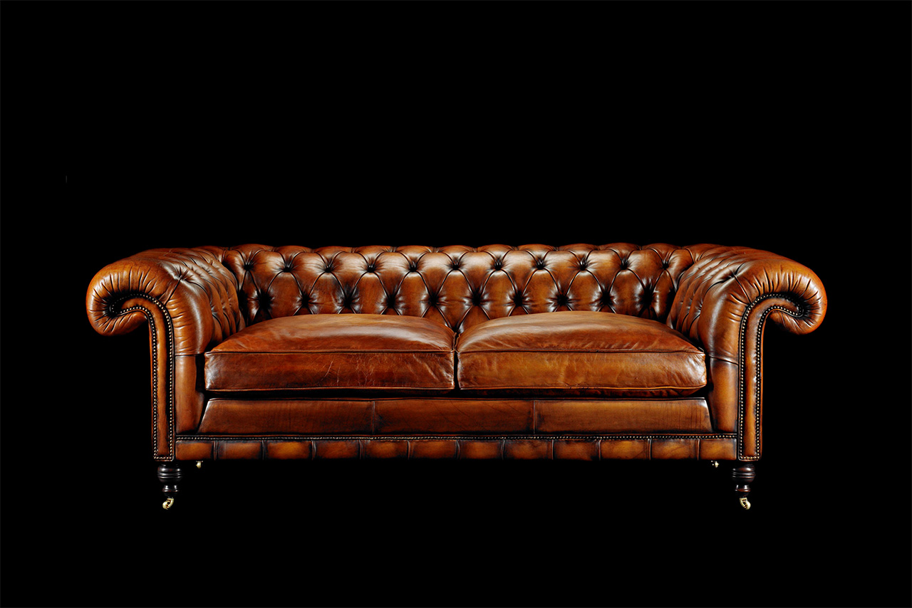Sofá Chesterfield Samuel Johnson de cuero marrón teñido a mano