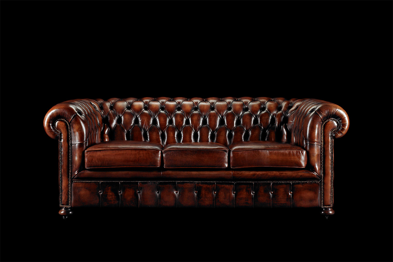 Sofá Chesterfield de 3 plazas William Blake de cuero marrón teñido a mano