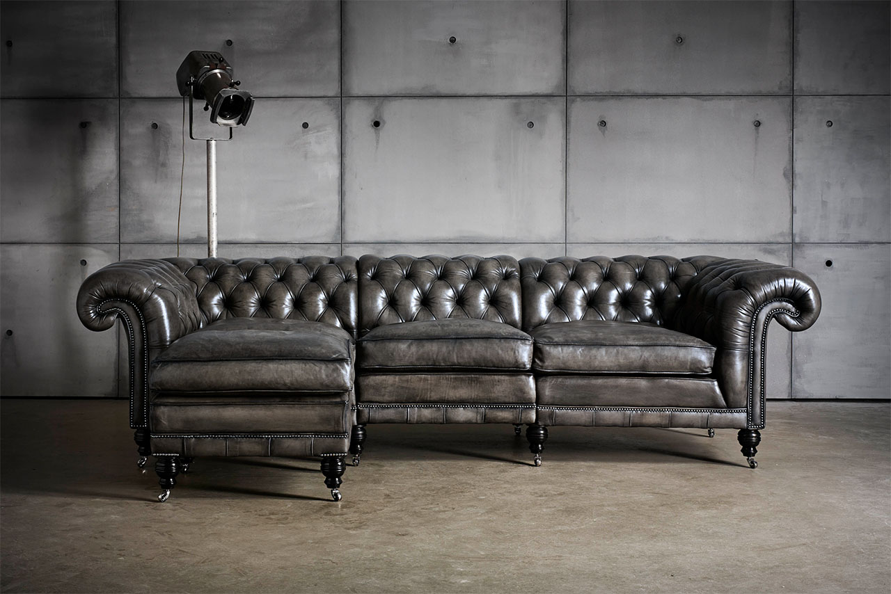 Samuel Johnson Modul-Chesterfield-Sofa in Grau aus handgefärbtem Leder
