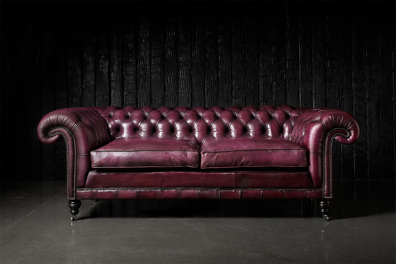 Samuel Johnson Grand Sofa aus handgefärbtem Leder in Pflaume