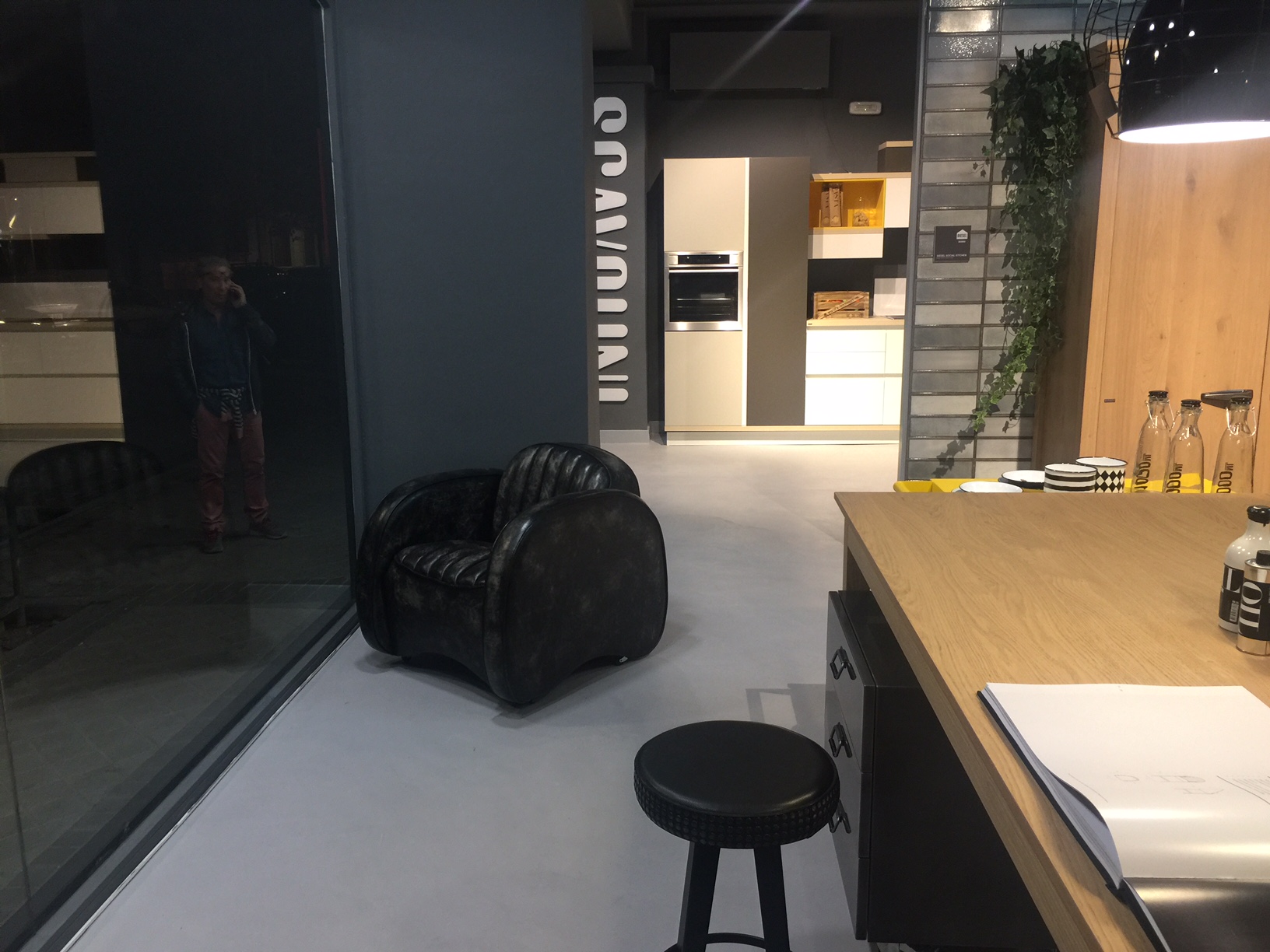 Mustang chair in Coal leather