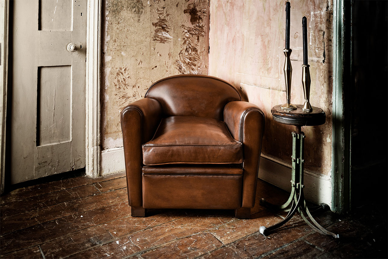 Button Hand-Coloured Brown Leather Chair