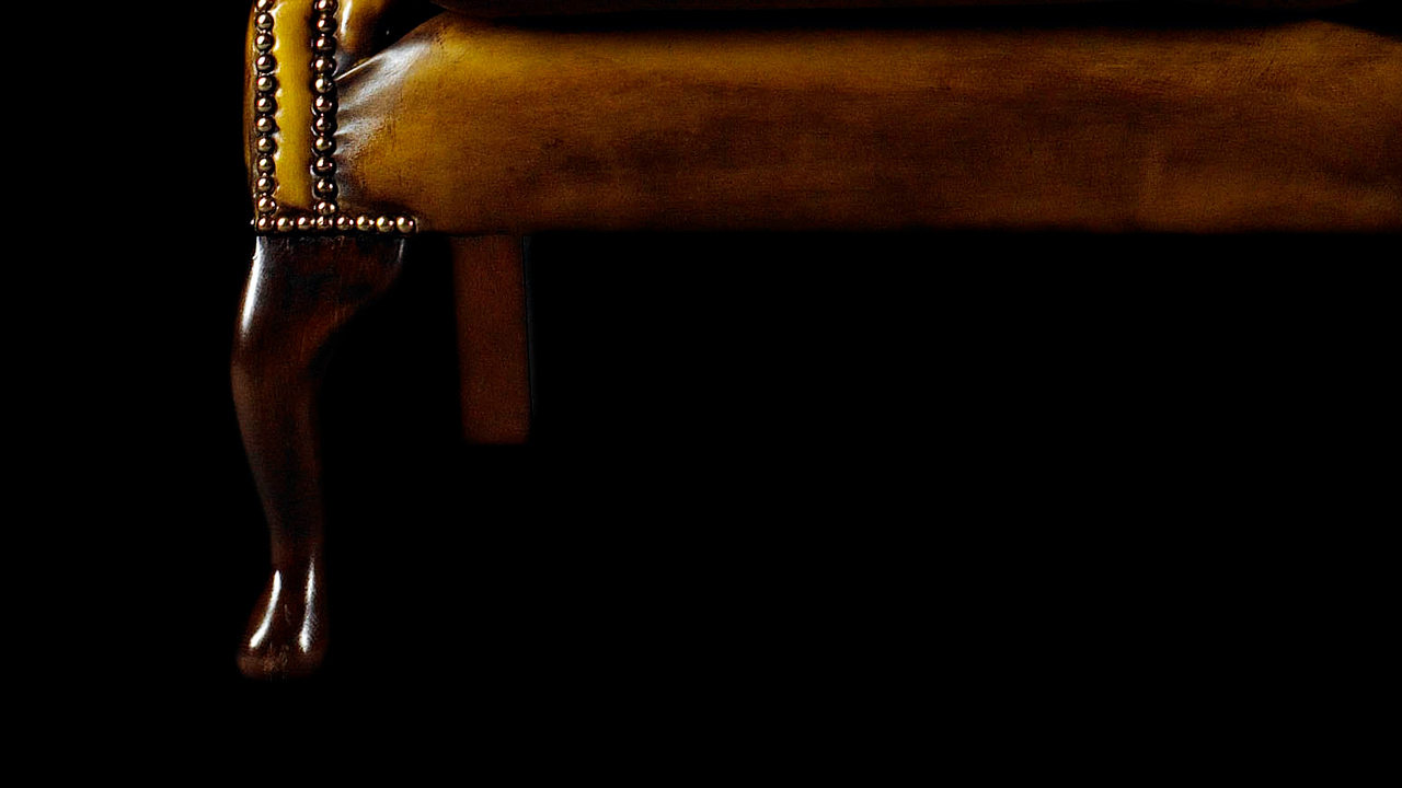 Sofá Chesterfield Edmund Burke en color oro