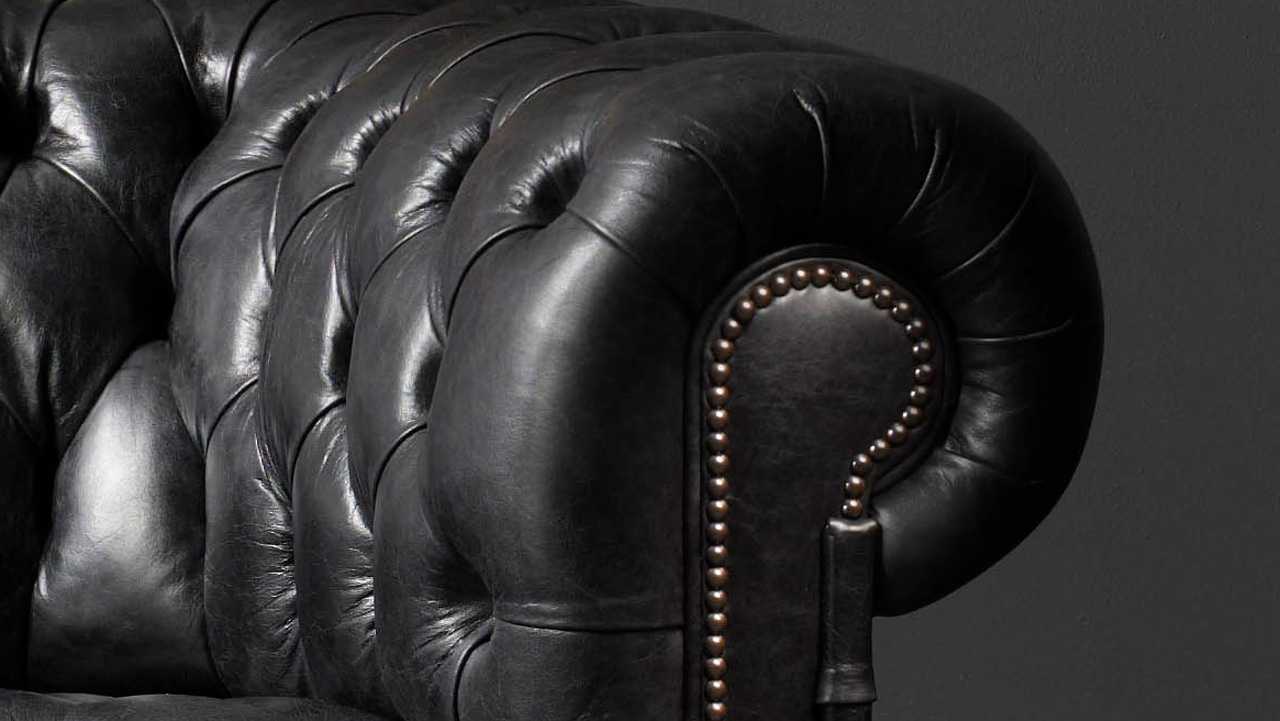 Hamilton 4-Sitzer schwarzes Chesterfield-Sofa