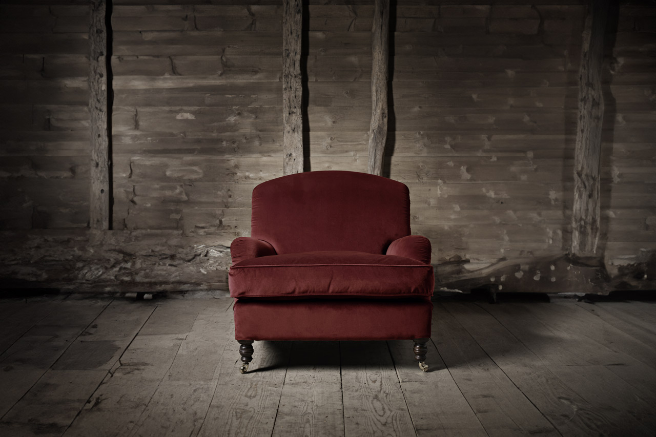John Bentley Stuhl, der zarte Details mit anmutigem Design verbindet