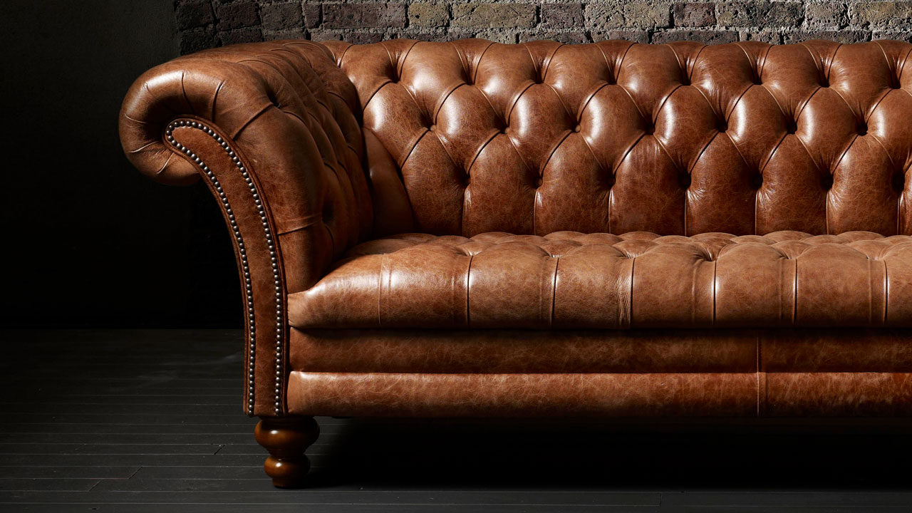 Sofá Chesterfield Kingston de 3 plazas con asiento capitoné