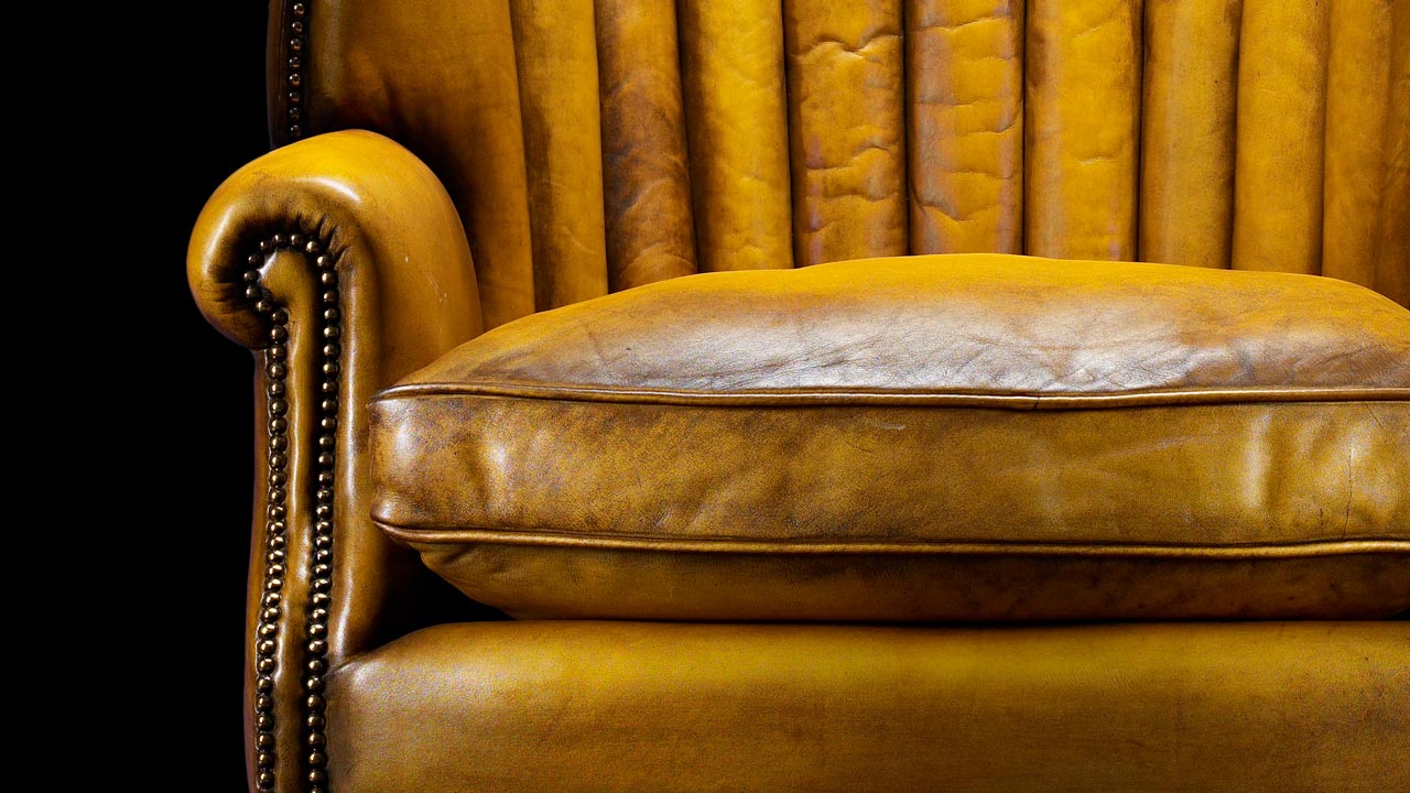 Canapé en cuir doré Oliver Goldsmith