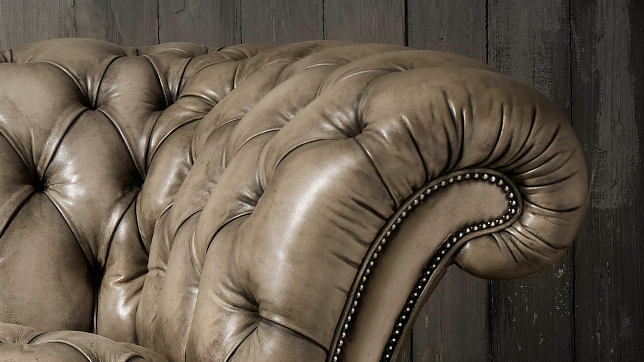 Philip Stanhope Handkoloriertes Monochrome Chesterfield-Sofa