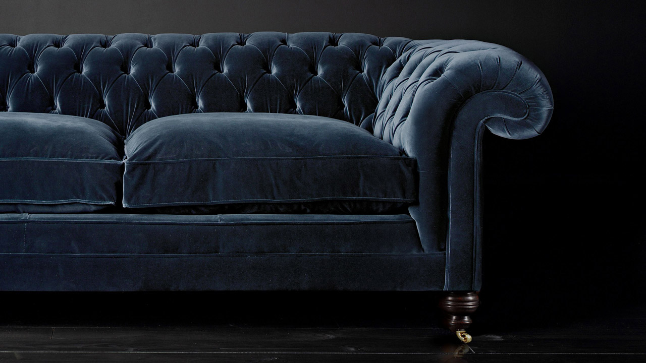 Smuel Johnson Chesterfield-Sofa aus Samt