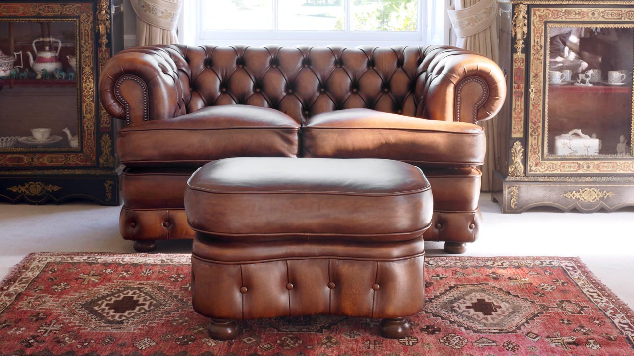 Reposapiés Chesterfield Edward en piel