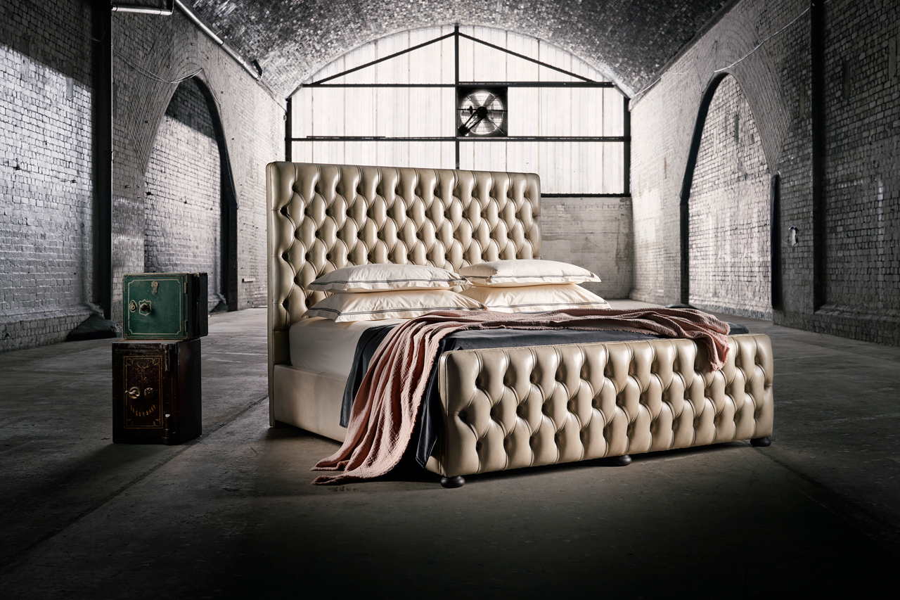 Ralph Waldo Emerson Chesterfield bed - Luxury full hide leather Chesterfield bed