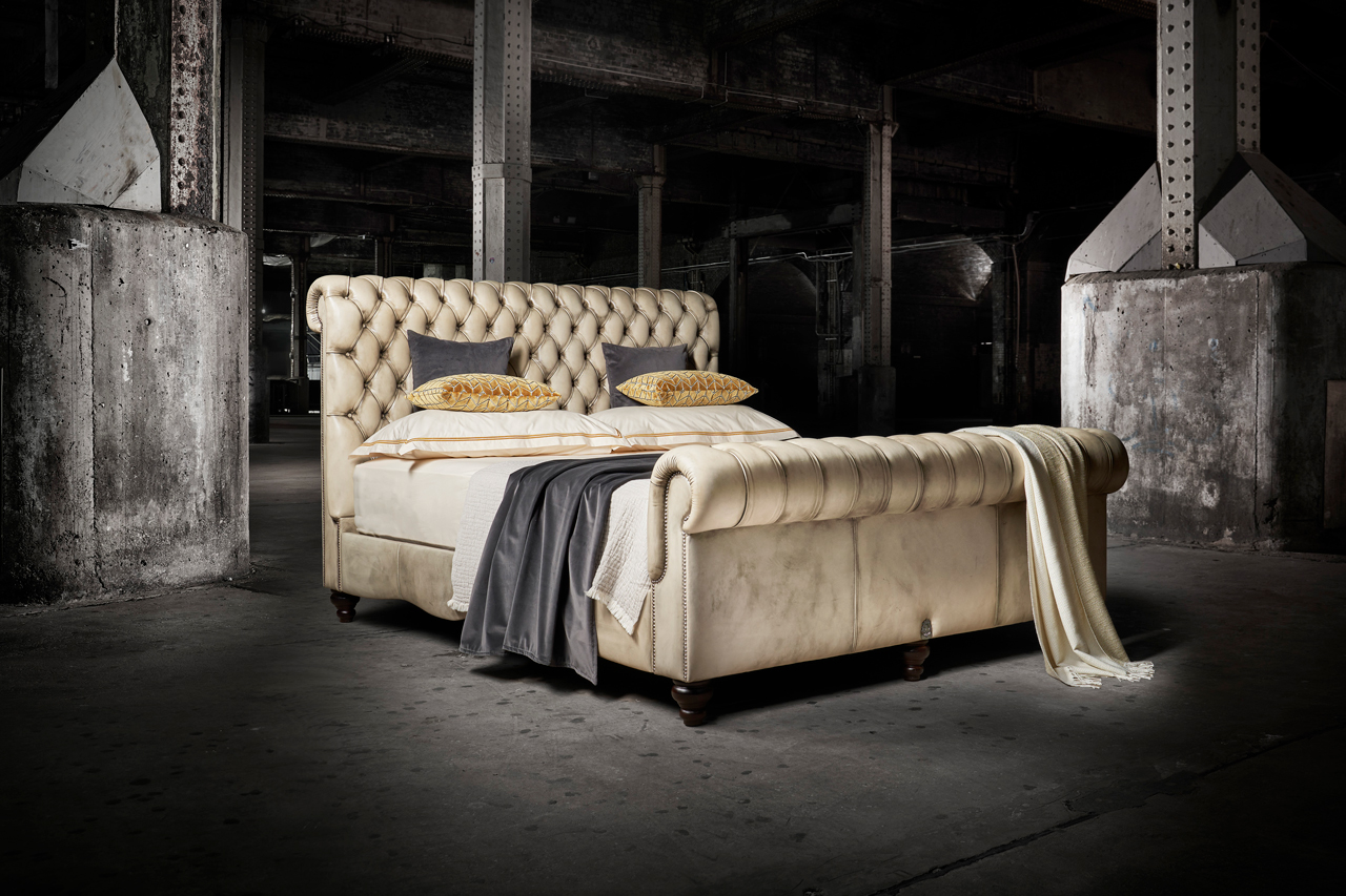 William Blake high End chesterfield bed. Authentic full grain leather