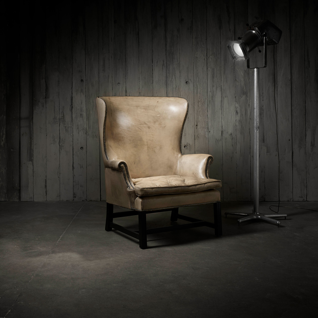 Georgian geschwungener Wingback-/Ohrensessel aus Echtleder, handgefertigt