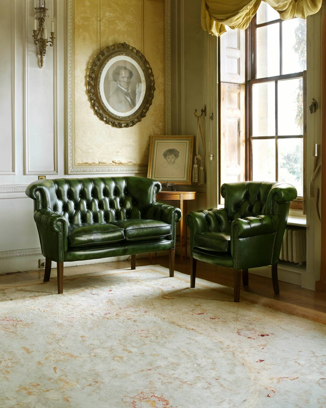 Alfred kompakter Luxus-Chesterfield-Sessel mit ansprechenden Proportionen.