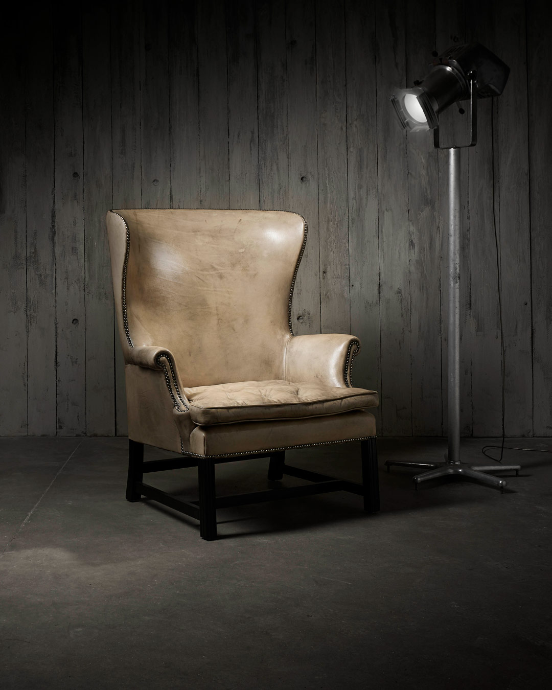 Georgian Curve wingback chair with impressive proportions and beautifully crafted curved back